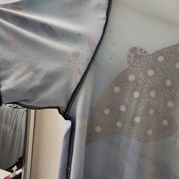 Spotted Manta Rays Super Drape Top - Picture 9 of 9